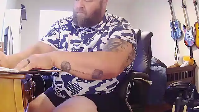 Snapshot of Strong_Bear89 chatting on November 10, 2025, 3:28 pm Strong Bear89 online show from November 10, 2025, 3:28 pm