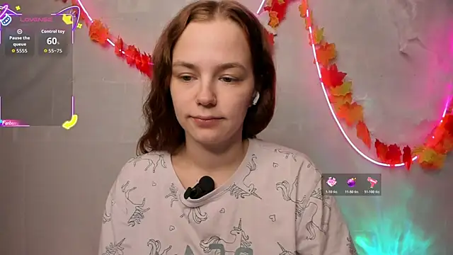 Snapshot of Fox_Lisa chatting on October 19, 2025, 8:22 pm Fox Lisa online show from October 19, 2025, 8:22 pm