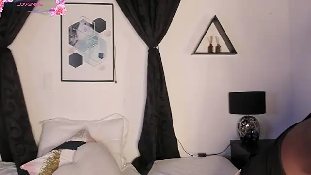 Snapshot of Khenta_Michells chatting on March 19, 2026, 10:26 am Khenta Michells online show from March 19, 2026, 10:26 am