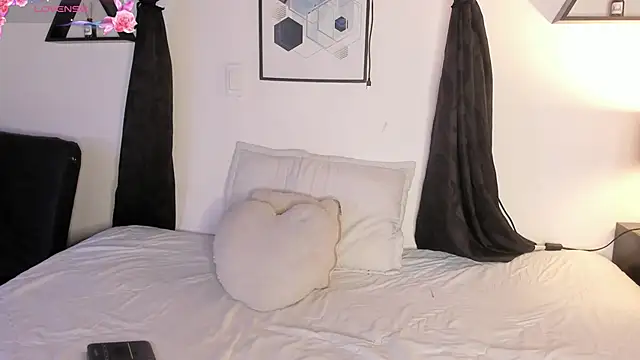 Snapshot of Khenta_Michells chatting on February 21, 2026, 10:39 am Khenta Michells online show from February 21, 2026, 10:39 am