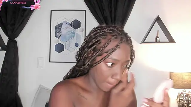 Snapshot of Khenta_Michells chatting on March 13, 2026, 10:42 am Khenta Michells online show from March 13, 2026, 10:42 am