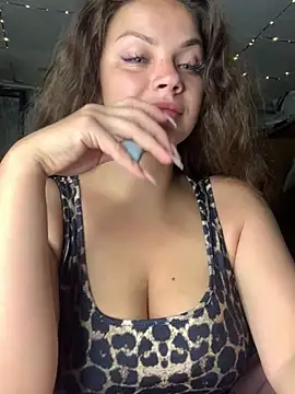 Snapshot of Sweeeeet_Candy chatting on June 19, 2026, 2:06 am Sweeeeet Candy online show from June 19, 2026, 2:06 am