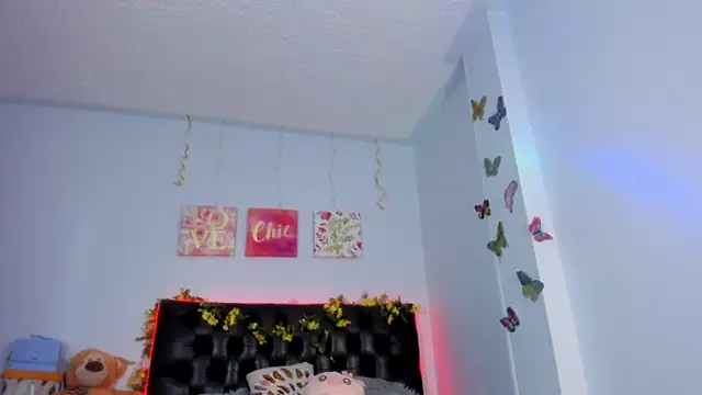 Snapshot of victorialarson1 chatting on October 1, 2025, 3:49 pm victorialarson1 online show from October 1, 2025, 3:49 pm