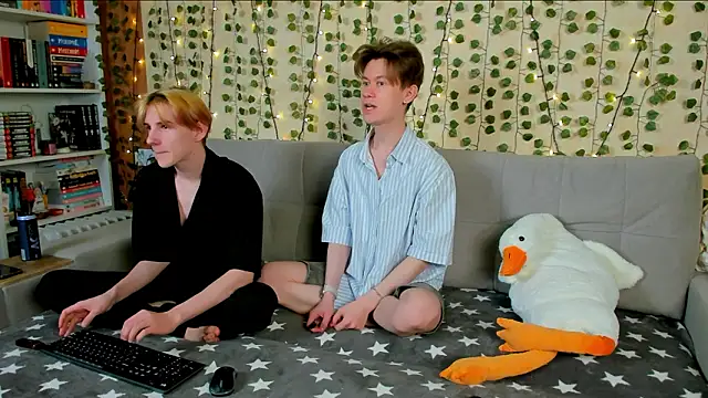 Snapshot of AndrewwCarter2 chatting on March 5, 2026, 8:38 pm AndrewwCarter2 online show from March 5, 2026, 8:38 pm