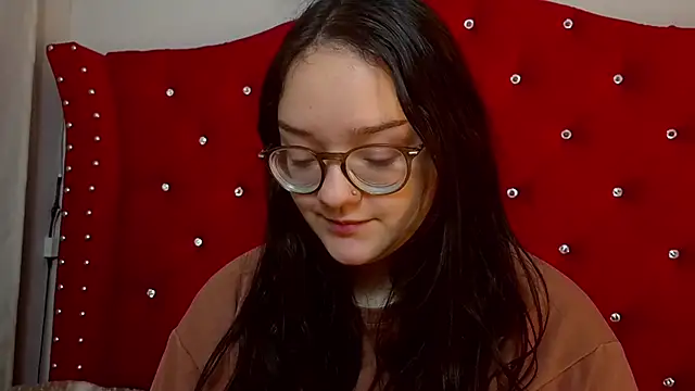 Snapshot of charlotte1-ls chatting on October 14, 2025, 9:47 pm charlotte1-ls online show from October 14, 2025, 9:47 pm