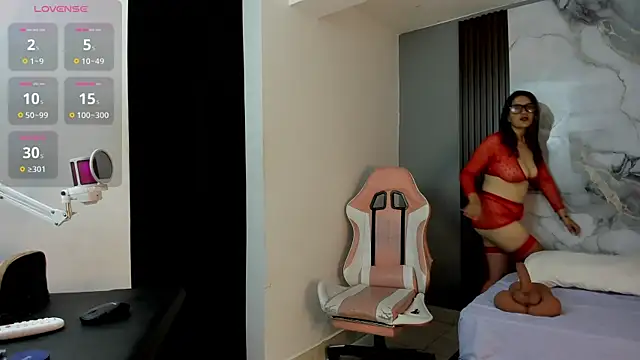 gwen ashly online show from November 12, 2025, 10:02 pm