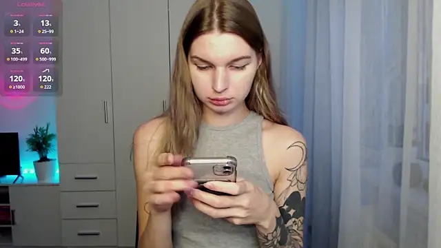 Snapshot of lounahyan chatting on November 24, 2025, 12:49 pm lounahyan online show from November 24, 2025, 12:49 pm