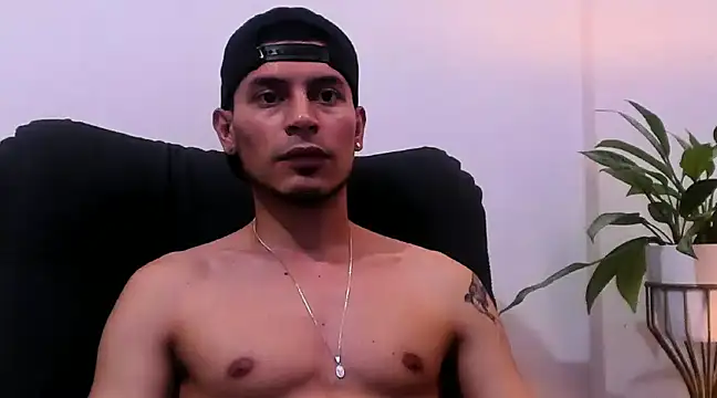 Snapshot of CruzVega chatting on February 5, 2025, 1:47 am CruzVega online show from February 5, 2025, 1:47 am