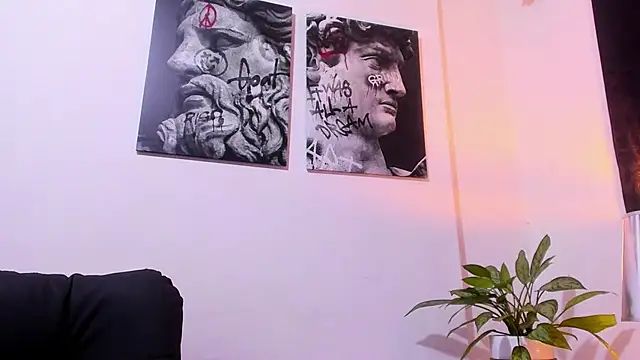 Snapshot of CruzVega chatting on September 18, 2025, 12:57 am CruzVega online show from September 18, 2025, 12:57 am