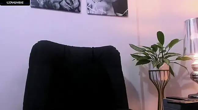 Snapshot of CruzVega chatting on January 24, 2025, 6:14 am CruzVega online show from January 24, 2025, 6:14 am