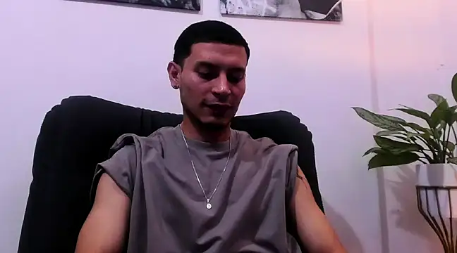 Snapshot of CruzVega chatting on February 3, 2025, 12:15 am CruzVega online show from February 3, 2025, 12:15 am