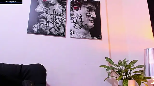 Snapshot of CruzVega chatting on October 1, 2025, 12:16 am CruzVega online show from October 1, 2025, 12:16 am