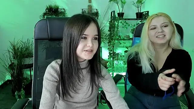 Snapshot of Elainebeness chatting on November 21, 2025, 8:30 pm Elainebeness online show from November 21, 2025, 8:30 pm