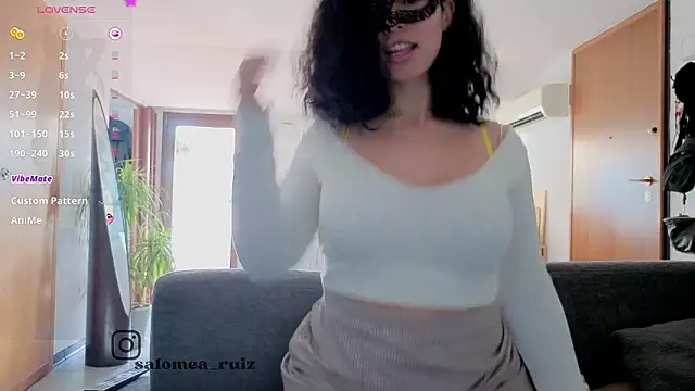 Snapshot of salomea_r chatting on February 21, 2026, 2:19 pm salomea r online show from February 21, 2026, 2:19 pm