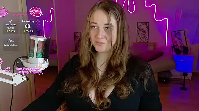 Snapshot of LizzyShine chatting on November 3, 2025, 5:05 pm LizzyShine online show from November 3, 2025, 5:05 pm