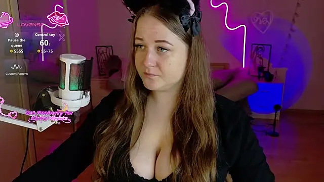 Snapshot of LizzyShine chatting on December 5, 2025, 5:33 pm LizzyShine online show from December 5, 2025, 5:33 pm