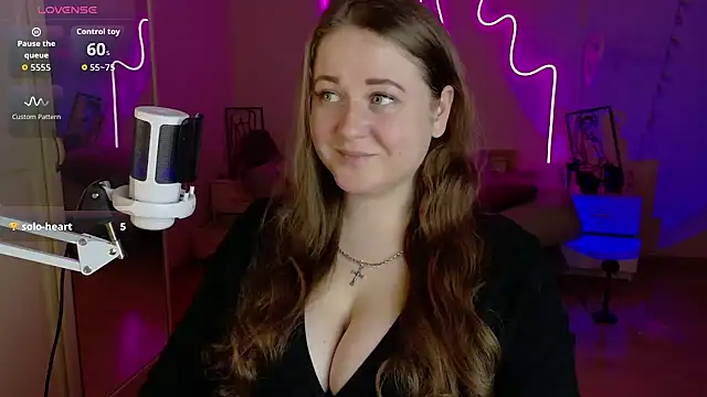 Snapshot of LizzyShine chatting on October 30, 2025, 8:17 pm LizzyShine online show from October 30, 2025, 8:17 pm