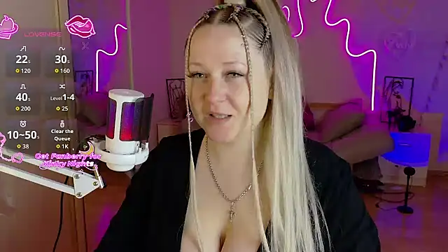 Snapshot of LizzyShine chatting on December 15, 2025, 10:54 am LizzyShine online show from December 15, 2025, 10:54 am