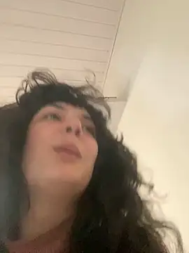 magalunabb online show from October 22, 2025, 4:28 pm