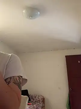 Miss oliviaa online show from November 25, 2025, 5:02 pm