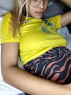 Snapshot of fofinhaa12 chatting on February 13, 2025, 10:00 pm fofinhaa12 online show from February 13, 2025, 10:00 pm