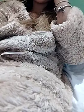 fofinhaa12 online show from February 6, 2026, 3:13 am