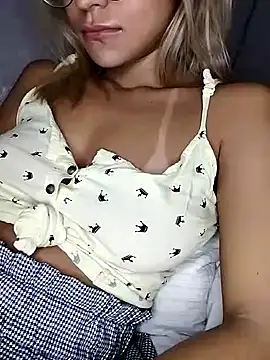 Snapshot of fofinhaa12 chatting on March 21, 2025, 10:28 am fofinhaa12 online show from March 21, 2025, 10:28 am