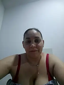 MirandaSoto online show from May 6, 2026, 4:05 am