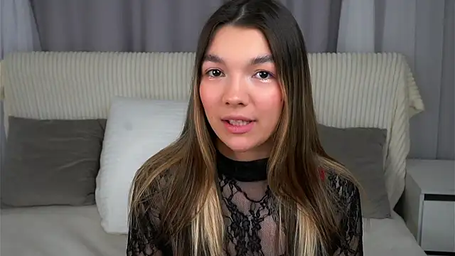 Snapshot of VeronaAppleberry chatting on November 15, 2025, 11:14 am VeronaAppleberry online show from November 15, 2025, 11:14 am