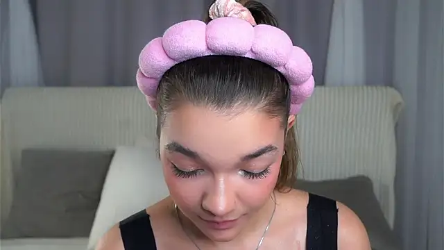 Snapshot of VeronaAppleberry chatting on October 23, 2025, 11:31 am VeronaAppleberry online show from October 23, 2025, 11:31 am