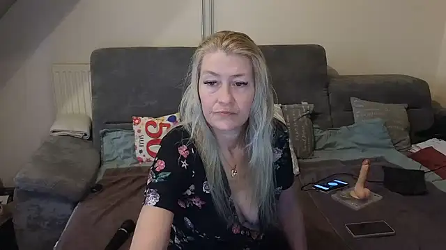 lisalustjouw online show from January 13, 2026, 10:52 am