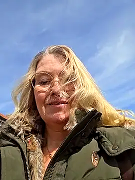 lisalustjouw online show from April 8, 2026, 11:12 am