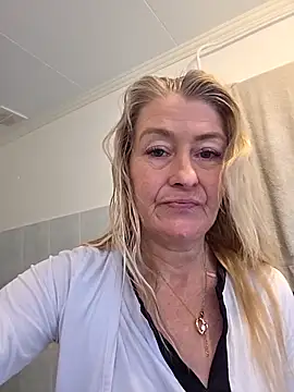 lisalustjouw online show from April 3, 2026, 7:37 am