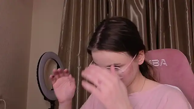 HanaMitsuri online show from March 25, 2026, 6:51 pm