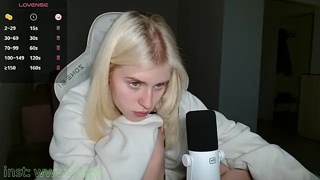 LizaKisses online show from October 9, 2025, 9:21 am