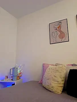 VictoriaEvaans  online show from October 26, 2025, 7:25 pm