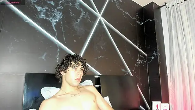 Snapshot of Luca_ferrer_ chatting on October 25, 2025, 2:00 am Luca ferrer online show from October 25, 2025, 2:00 am