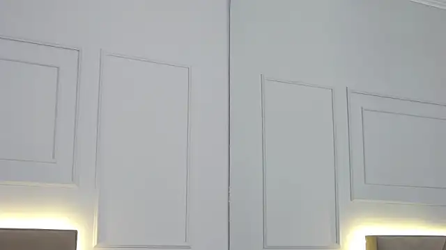 LeilaLow online show from March 20, 2025, 12:00 pm