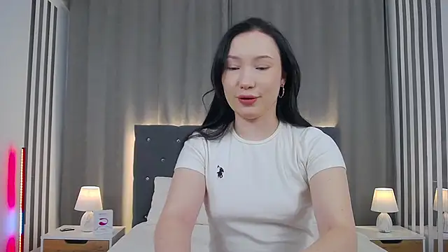 LeilaLow online show from January 11, 2026, 12:12 pm