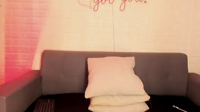 karina gomez 18 online show from December 20, 2025, 11:24 am