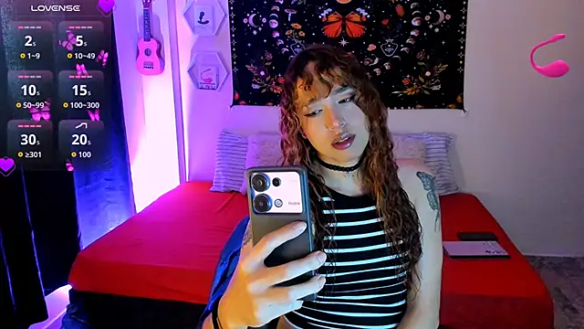 sophieMarshall01 online show from October 2, 2025, 4:21 pm