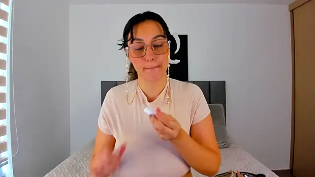 Snapshot of nataliepeterson chatting on November 23, 2025, 9:14 pm nataliepeterson online show from November 23, 2025, 9:14 pm