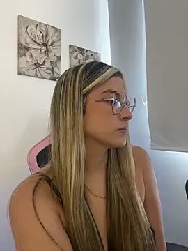 Snapshot of Issabela_G1 chatting on April 16, 2026, 6:08 pm Issabela G1 online show from April 16, 2026, 6:08 pm