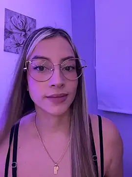 Snapshot of Issabela_G1 chatting on May 16, 2026, 3:16 am Issabela G1 online show from May 16, 2026, 3:16 am