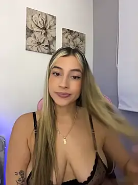 Snapshot of Issabela_G1 chatting on May 8, 2026, 11:19 pm Issabela G1 online show from May 8, 2026, 11:19 pm
