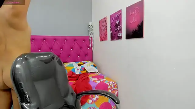 Snapshot of Helen_russo chatting on November 16, 2025, 6:01 pm Helen russo online show from November 16, 2025, 6:01 pm