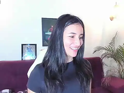 Snapshot of paulinamoons1 chatting on December 14, 2025, 5:24 am paulinamoons1 online show from December 14, 2025, 5:24 am