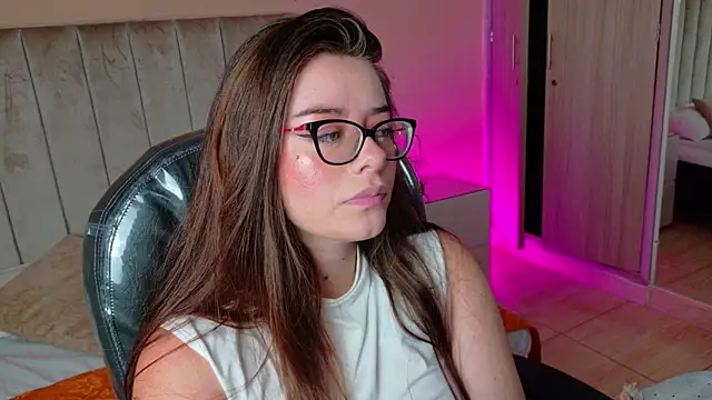 Charlotte Olsen  online show from June 6, 2026, 7:52 pm