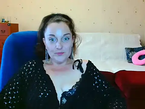 Alice3694 online show from May 12, 2026, 5:26 am