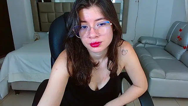 zoecruzz online show from March 8, 2026, 1:25 pm